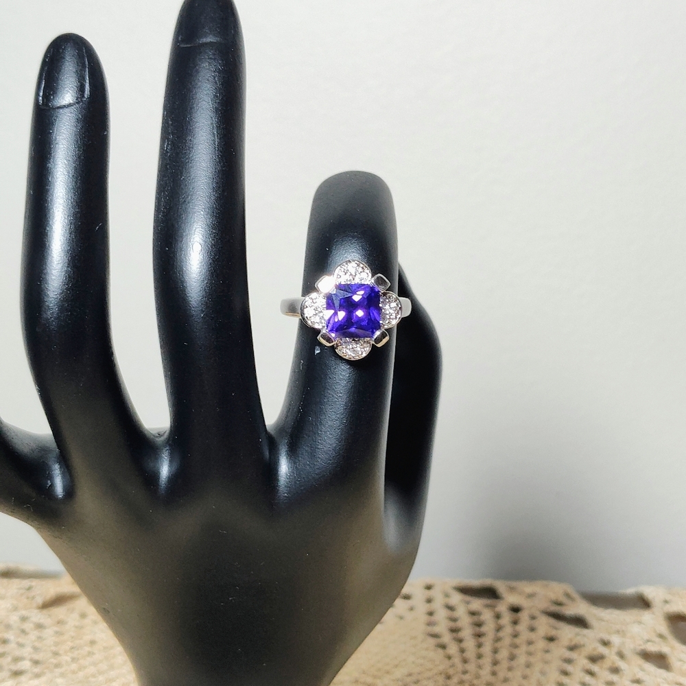 Source Unknown Silver Ring With Purple Gemstone - image 3